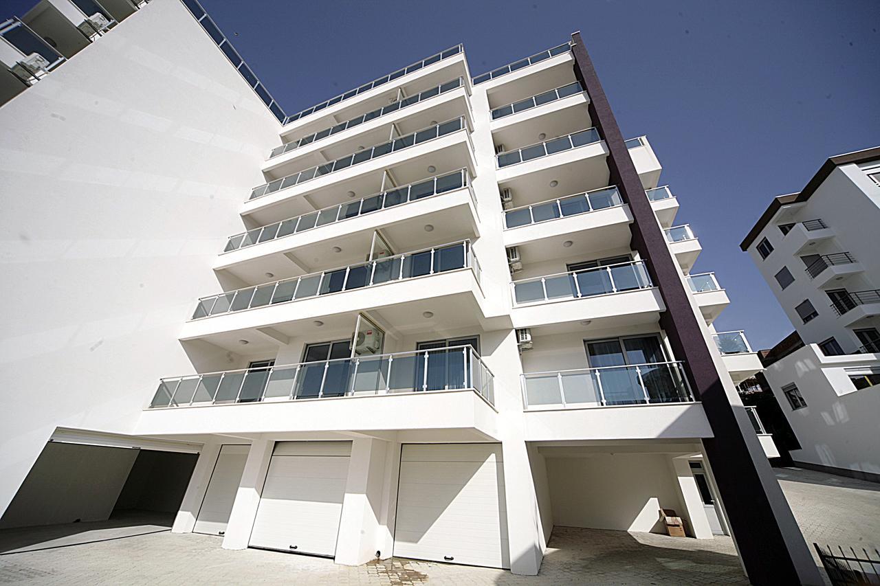 Sea Star Apartment Dobra Voda Extérieur photo
