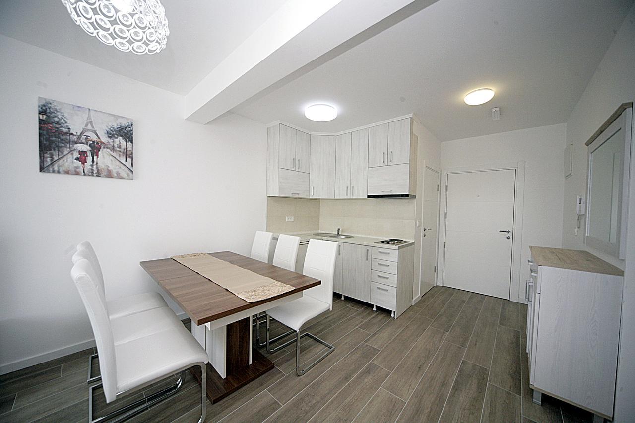 Sea Star Apartment Dobra Voda Extérieur photo