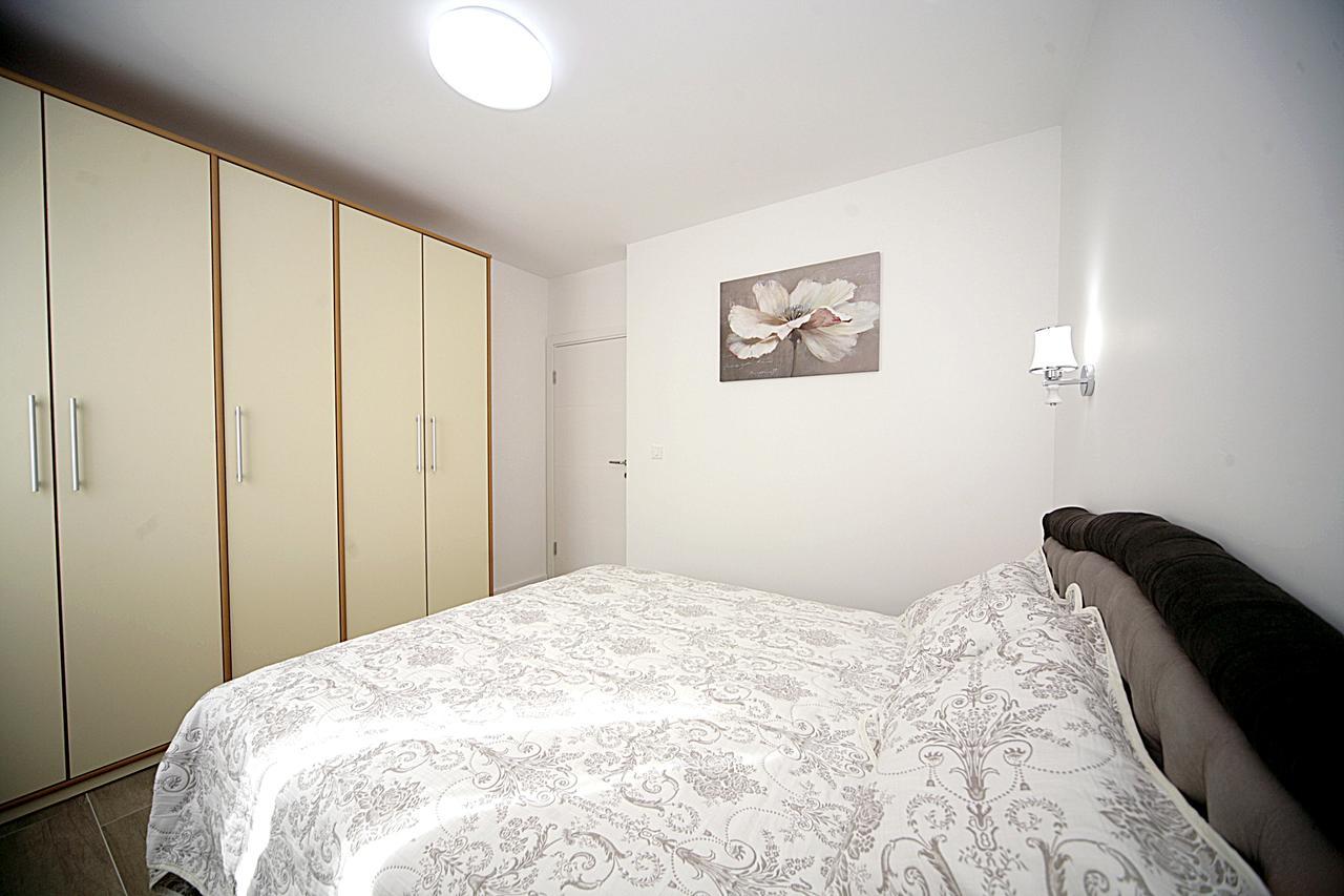 Sea Star Apartment Dobra Voda Extérieur photo