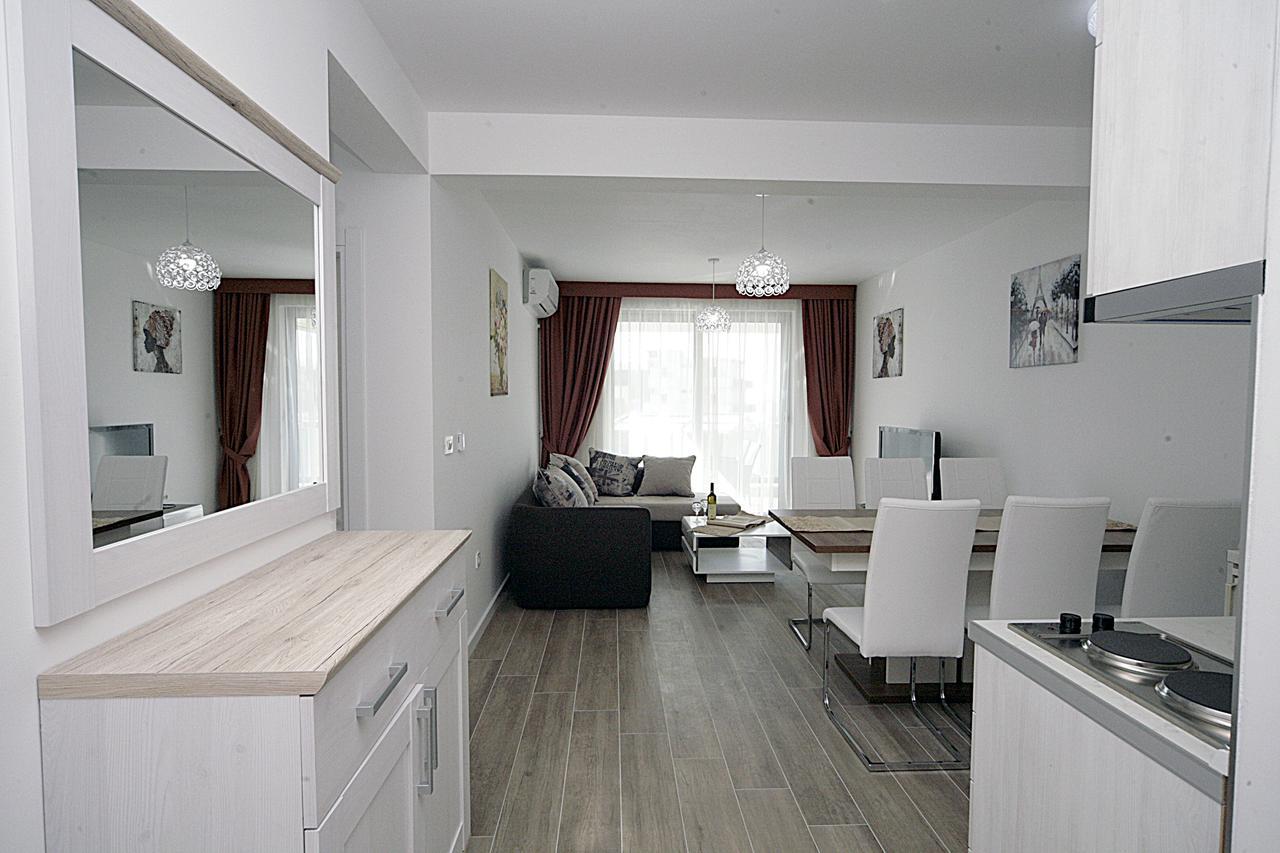 Sea Star Apartment Dobra Voda Extérieur photo