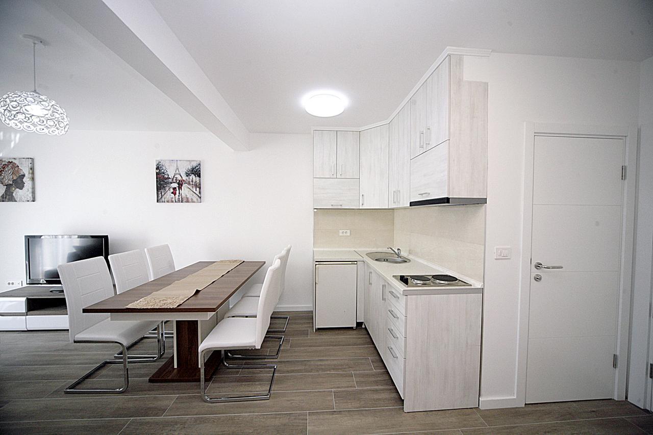 Sea Star Apartment Dobra Voda Extérieur photo