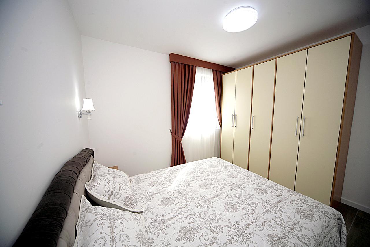Sea Star Apartment Dobra Voda Extérieur photo