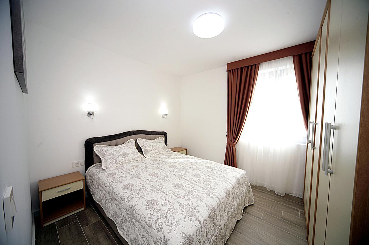 Sea Star Apartment Dobra Voda Extérieur photo