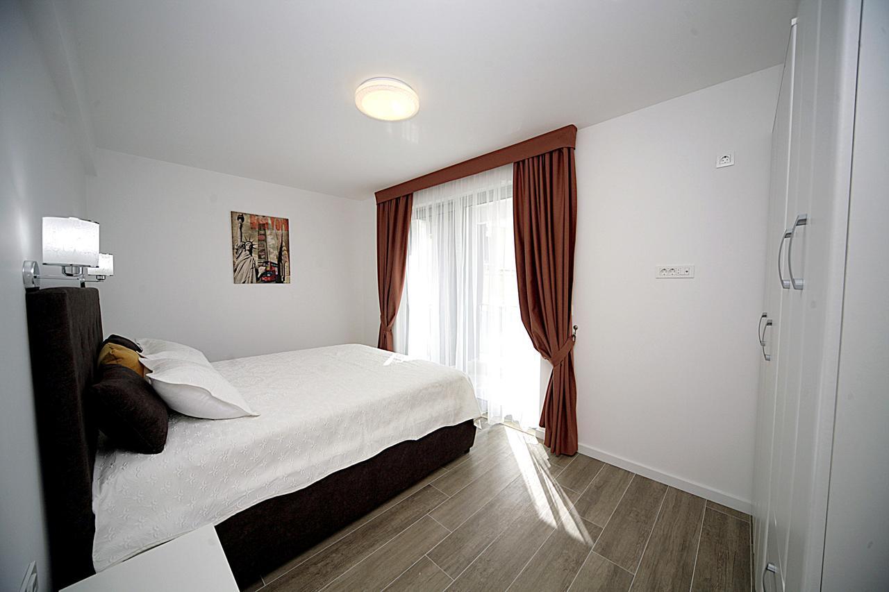 Sea Star Apartment Dobra Voda Extérieur photo