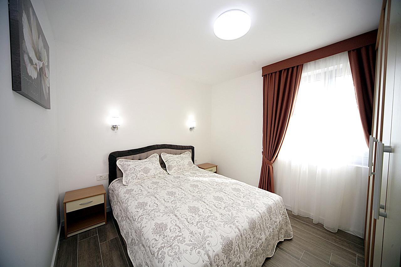 Sea Star Apartment Dobra Voda Extérieur photo