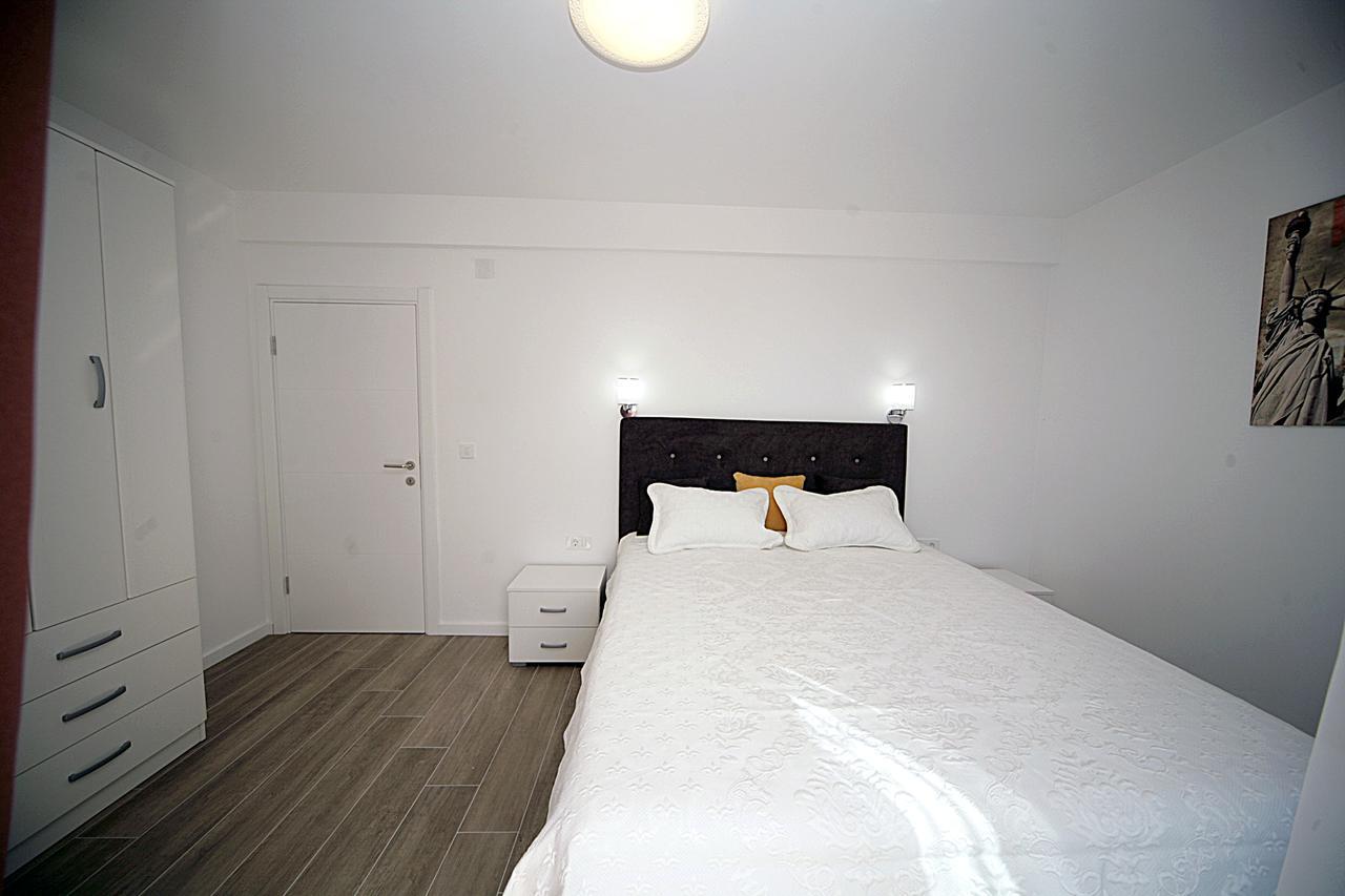 Sea Star Apartment Dobra Voda Extérieur photo