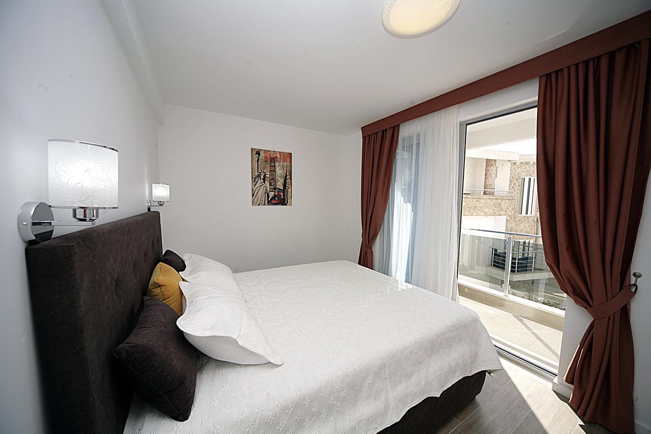 Sea Star Apartment Dobra Voda Extérieur photo