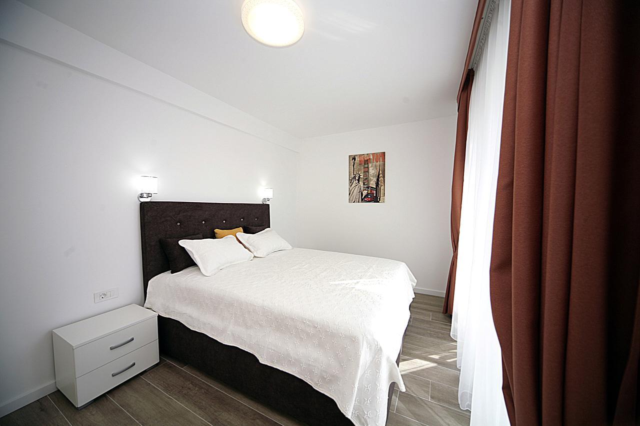 Sea Star Apartment Dobra Voda Extérieur photo