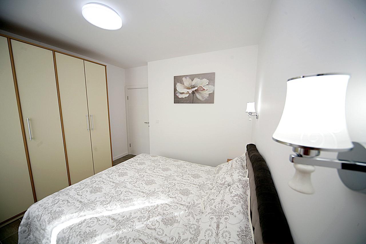 Sea Star Apartment Dobra Voda Extérieur photo